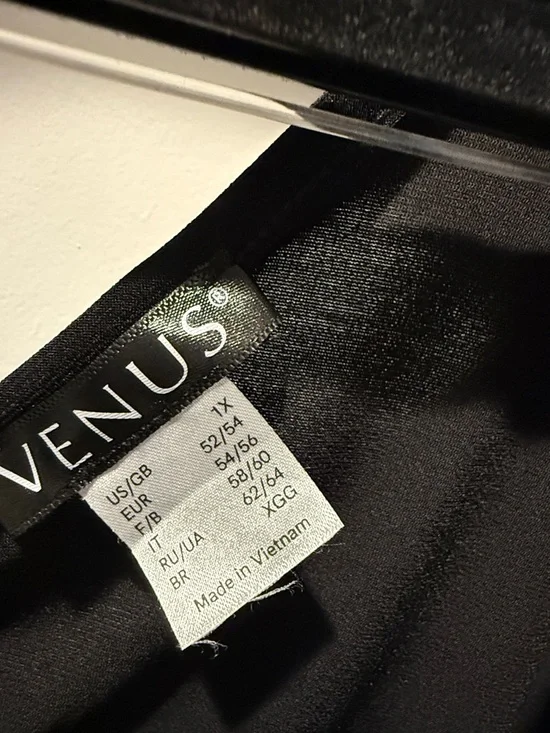 VENUS Black Cap-Sleeve Midi Dress - Picture 2 of 6